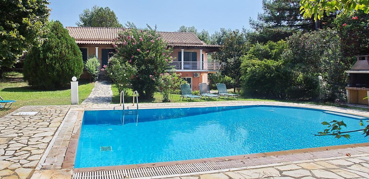 Villa Leda Karousades  ภายนอก รูปภาพ