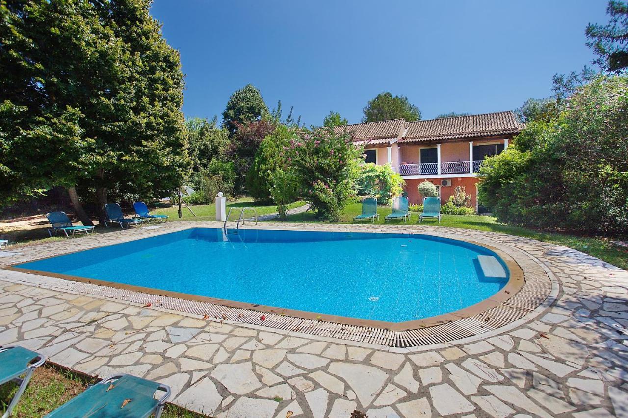 Villa Leda Karousades  ภายนอก รูปภาพ