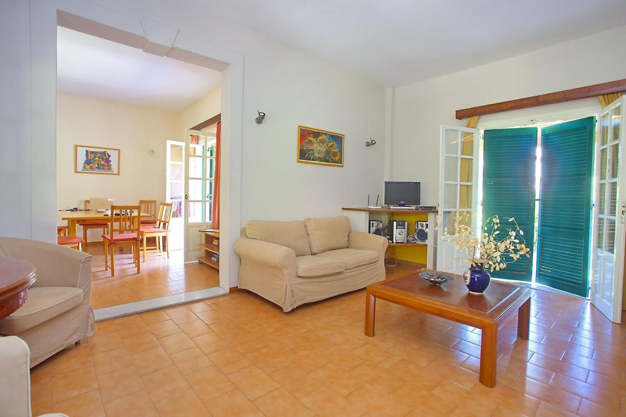Villa Leda Karousades  ภายนอก รูปภาพ