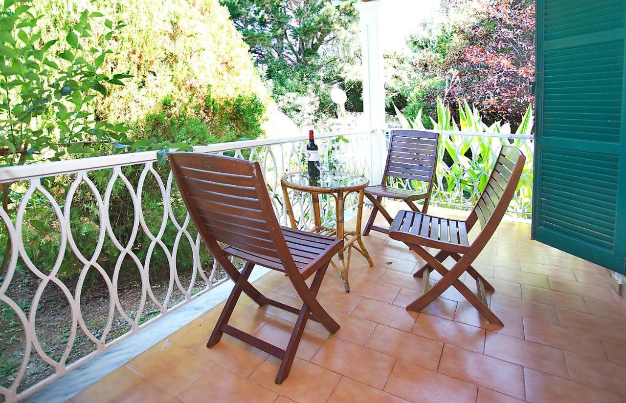 Villa Leda Karousades  ภายนอก รูปภาพ