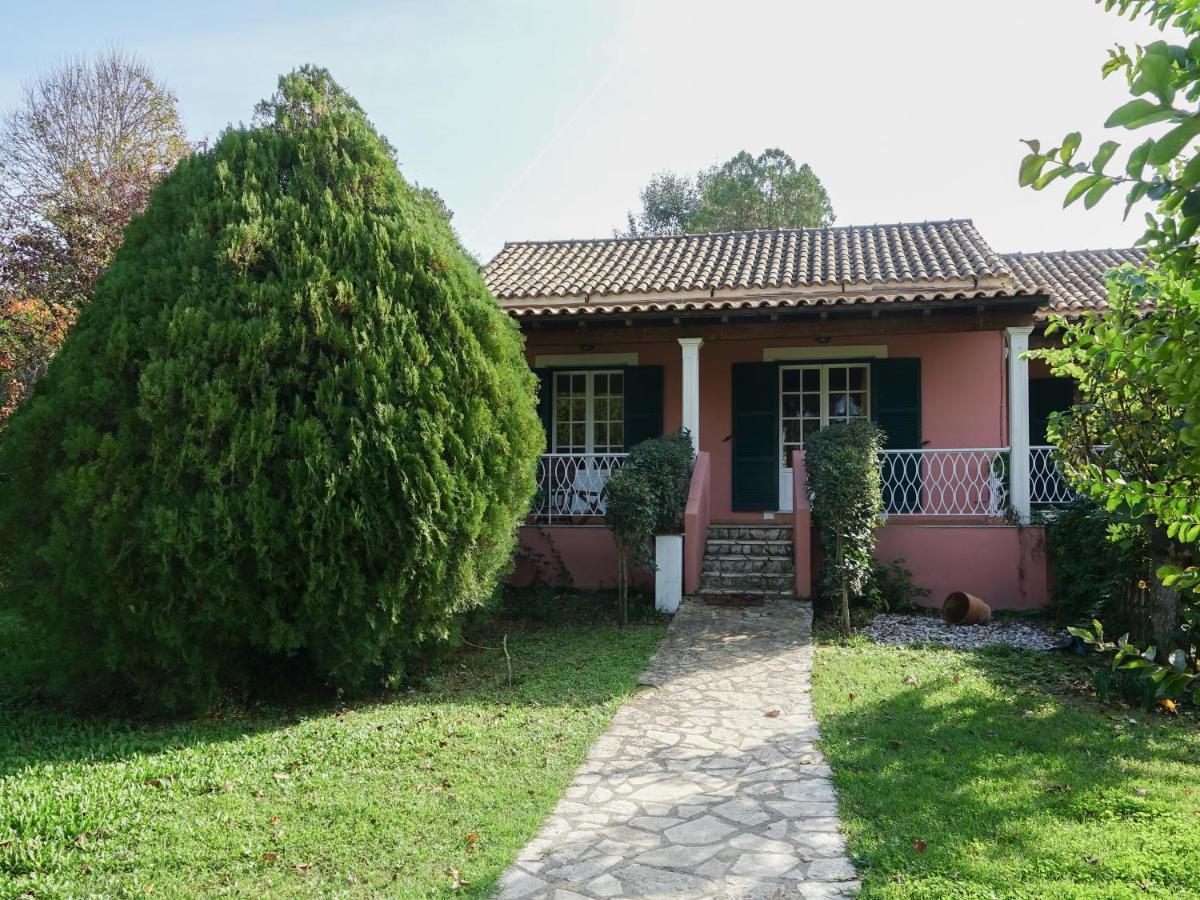Villa Leda Karousades  ภายนอก รูปภาพ