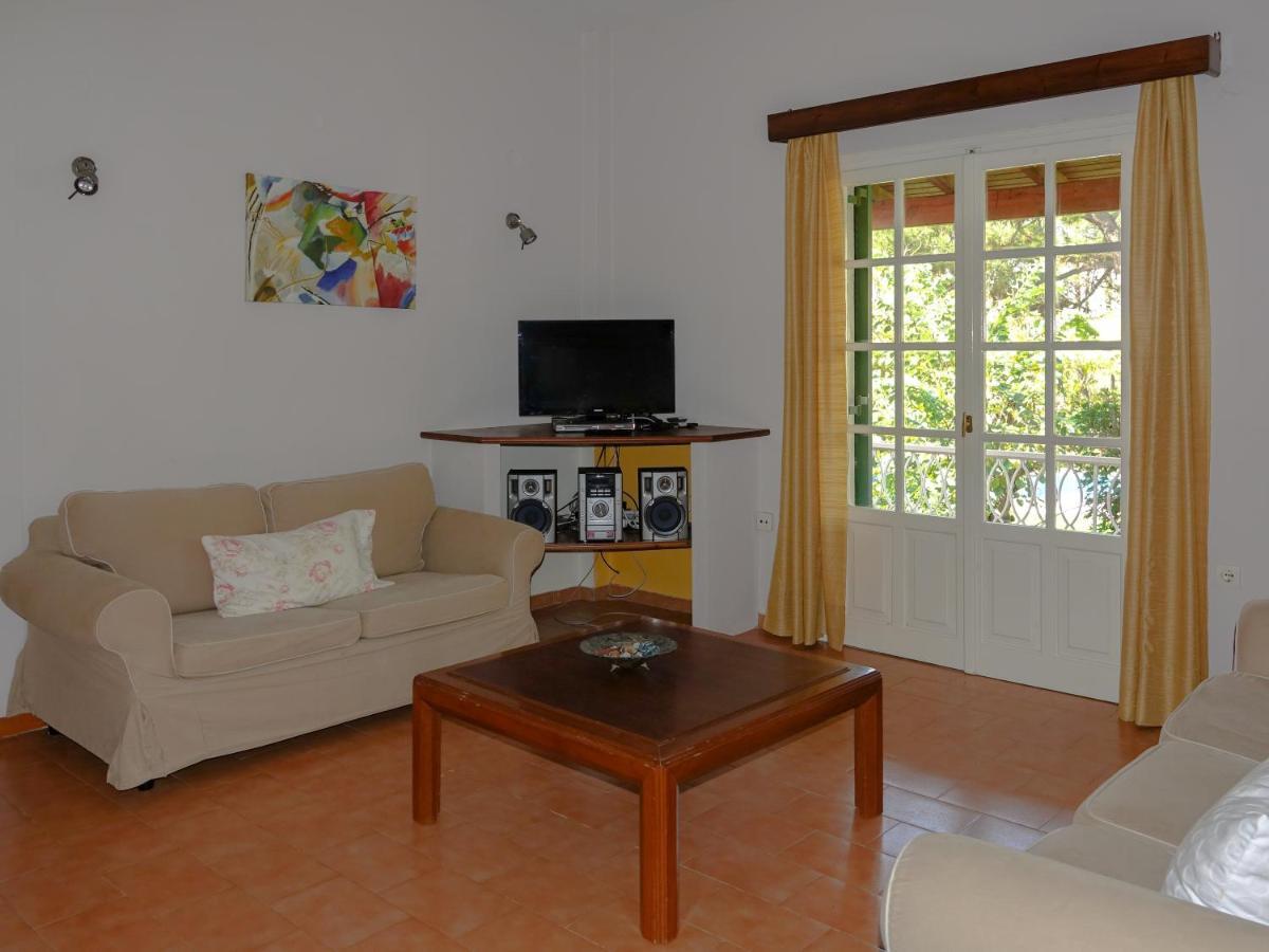 Villa Leda Karousades  ภายนอก รูปภาพ