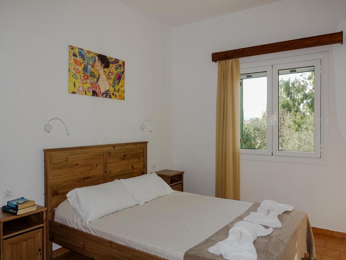 Villa Leda Karousades  ภายนอก รูปภาพ